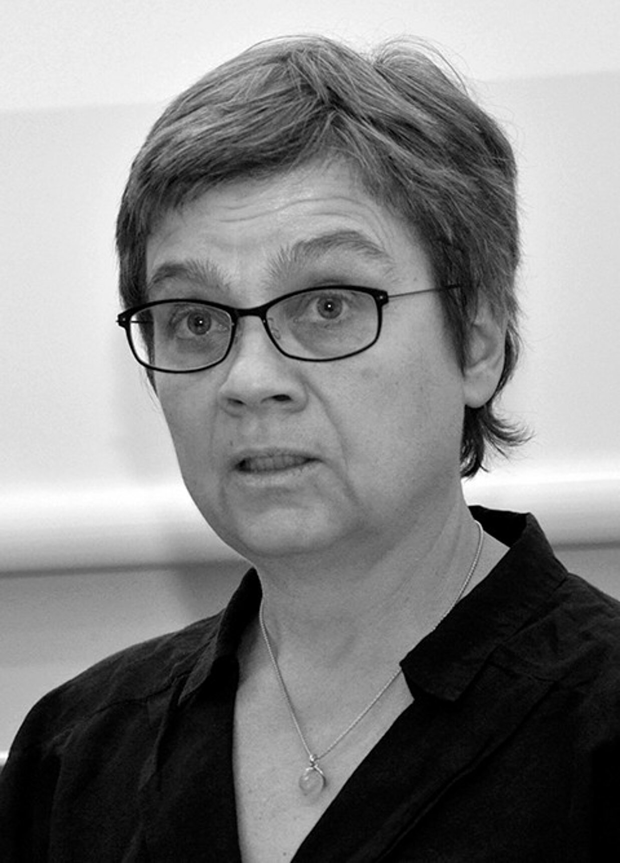 Schwarz-weiß Porträtfoto von Dr. Katharina Rauschenberger