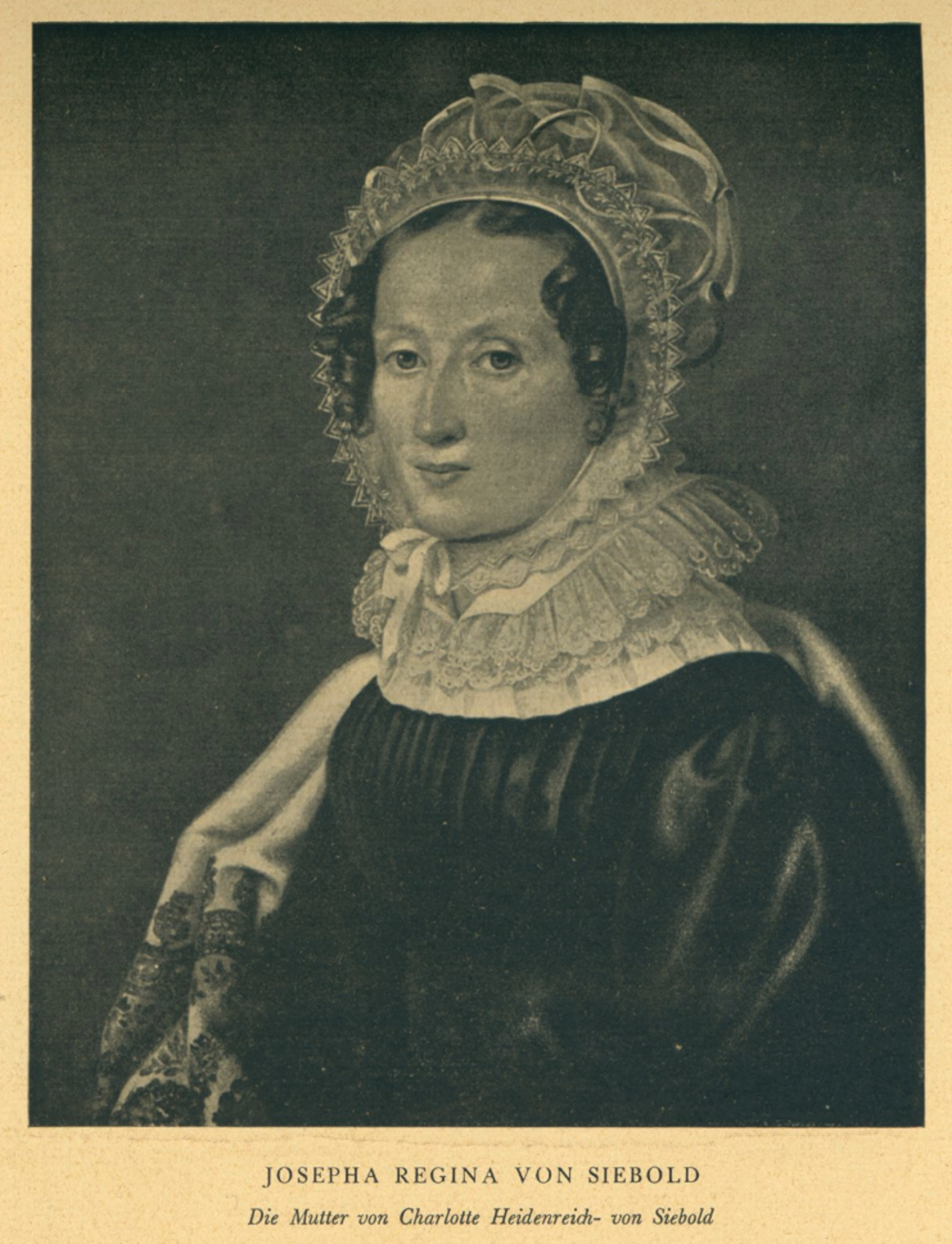 Schwarz-weiß-Portrait: Josepha von Siebold in historischem Gewand.