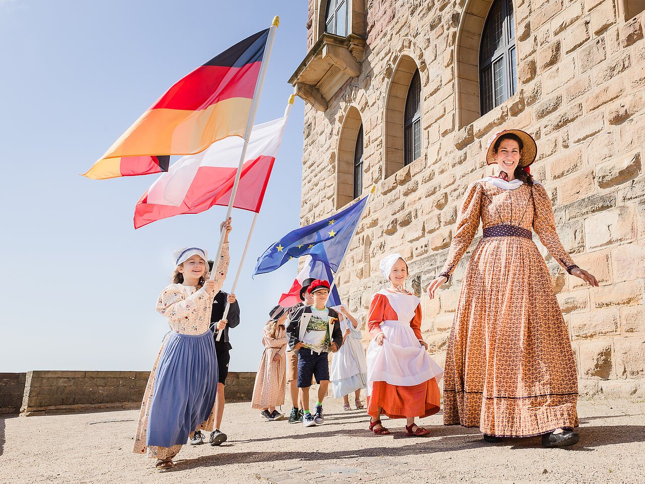 Inszenierte Kinderführungen sind Teil des umfangreichen Workshop- und Führungsprogramms, Foto: Stiftung Hambacher Schloss / Thomas Lerch
