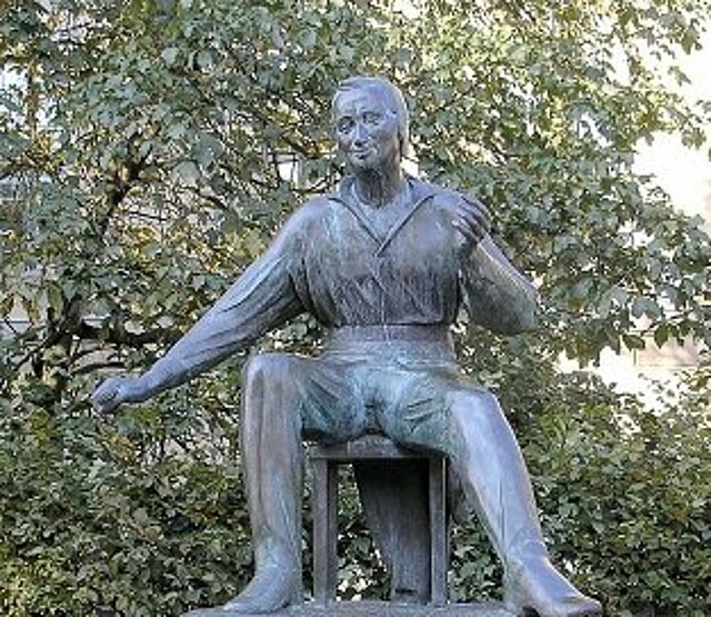 Denkmal Platz der Märzrevolution Foto: OTFW, Berlin, CC BY-SA 3.0 <https://creativecommons.org/licenses/by-sa/3.0>, via Wikimedia Commons <https://commons.wikimedia.org/wiki/File:Denkmal_Platz_der_M%C3%A4rzrevolution_(Mitte)_Heinrich_Heine.jpg>