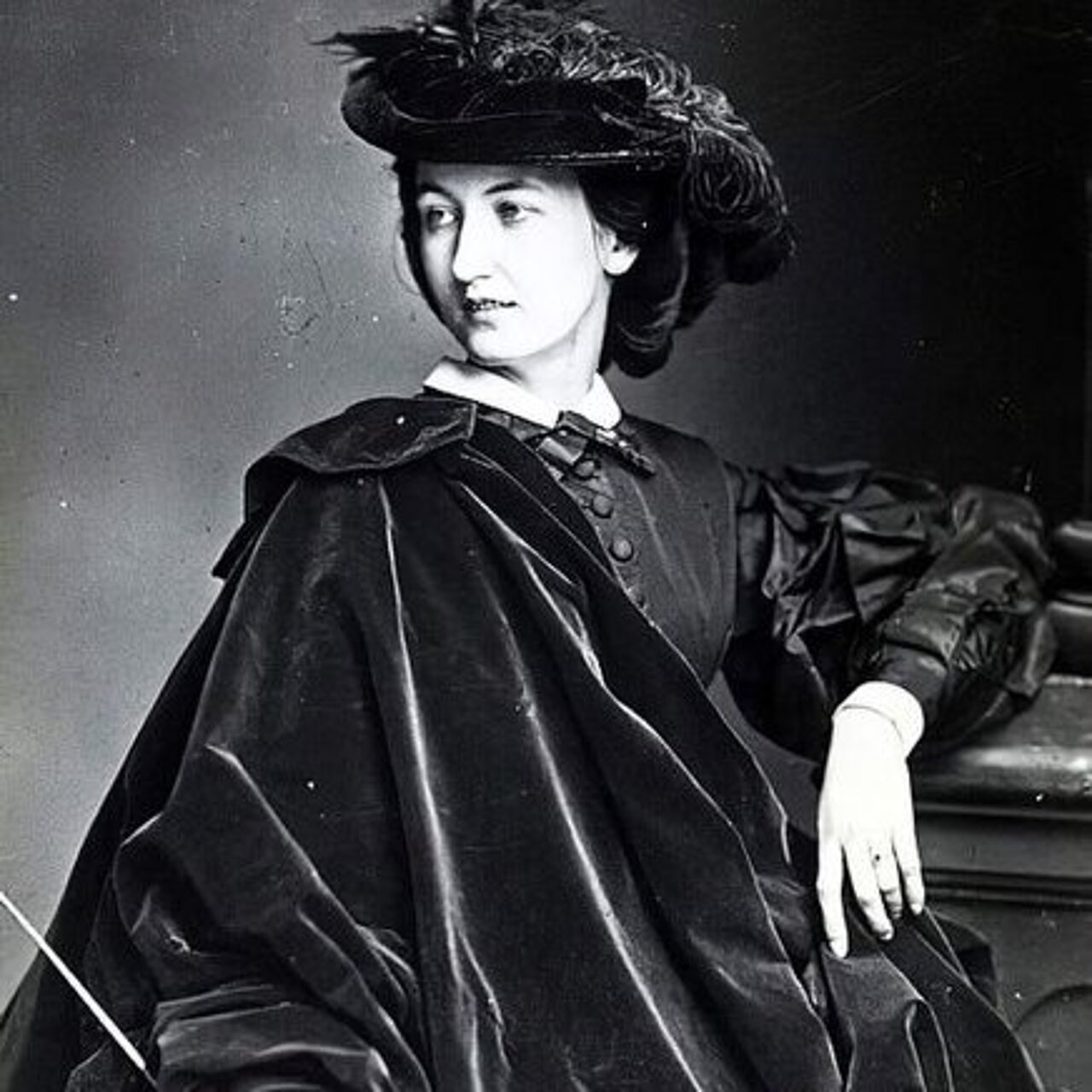 Bild: Autor: Antoine Samuel Adam-Salomon, CC BY-SA 4.0 <https://creativecommons.org/licenses/by-sa/4.0>, via Wikimedia Commons <https://commons.wikimedia.org/wiki/File:Antoine-Samuel_Adam-Salomon_-_Lola_Montez_c1860_-_(MeisterDrucke-148433).jpg>