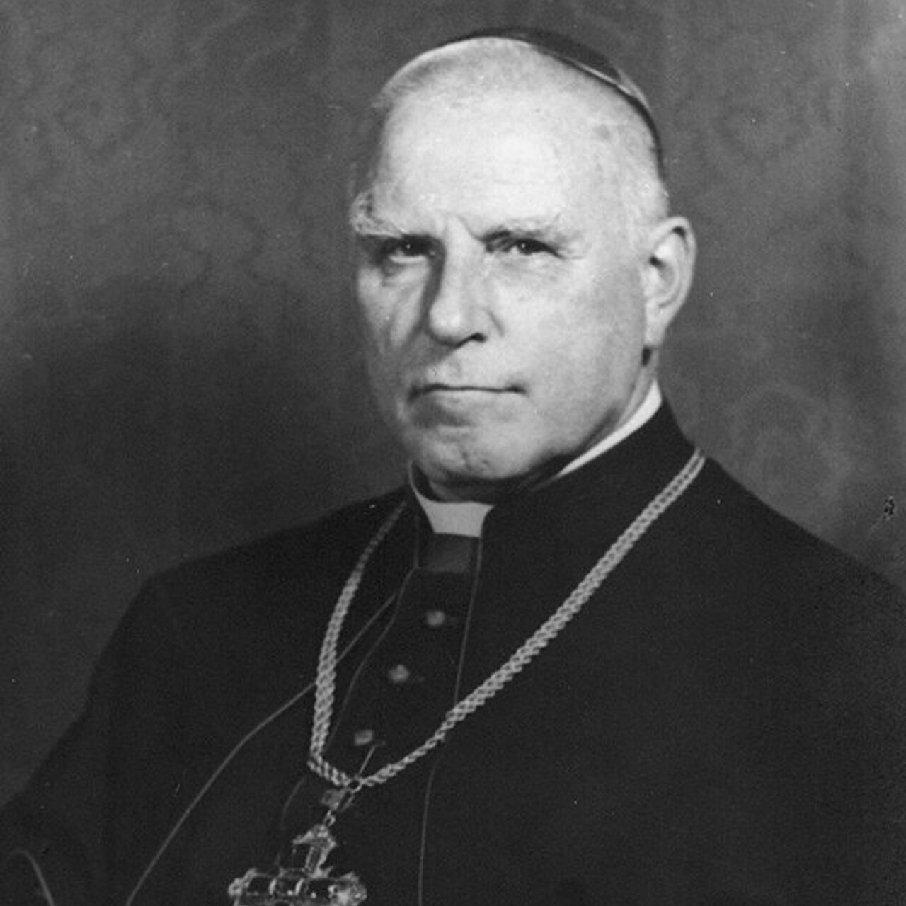 Clemens August Kardinal Graf von Galen Foto: Domkapitular Gustav Albers († 1957), CC BY 2.5 <https://creativecommons.org/licenses/by/2.5>, via Wikimedia Commons <https://commons.wikimedia.org/wiki/File:CAvGalenBAMS200612.jpg>