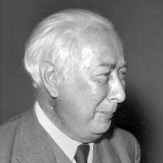 Theodor Heuss. Foto: Bundesarchiv, Bild 146-1983-098-20 / CC-BY-SA 3.0, CC BY-SA 3.0 DE, via Wikimedia Commons; https://upload.wikimedia.org/wikipedia/commons/a/a7/Bundesarchiv_Bild_146-1983-098-20a%2C_Heuss.jpg