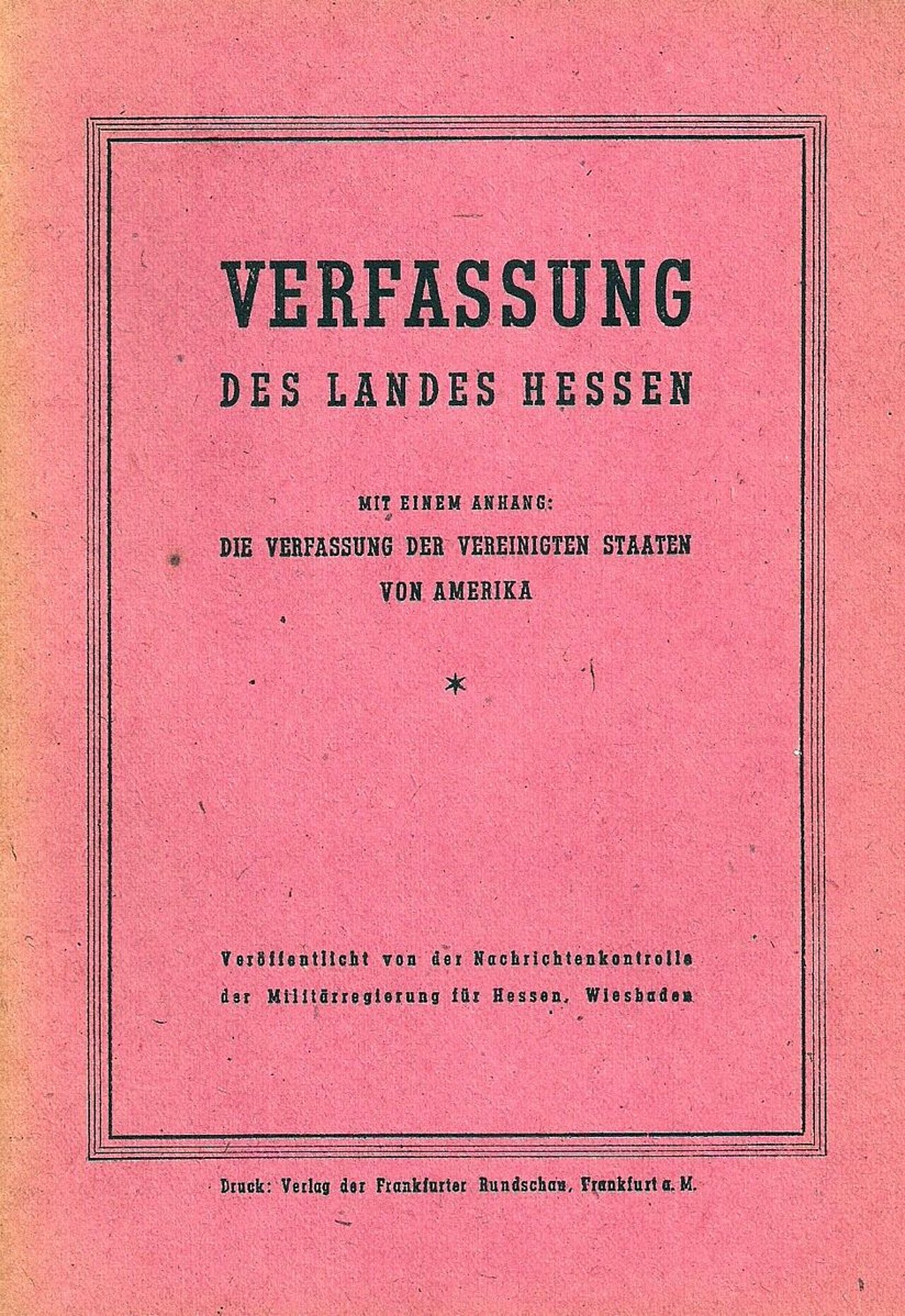 Foto: Regierungspublikation der Verfassung des Landes Hessen (Titelblatt), Public domain Wikimedia Commons File <https://commons.wikimedia.org/wiki/File:19461201_Verfassung_des_Landes_Hessen,_Ausgabe_US-MIlit%C3%A4rregierung.jpg>